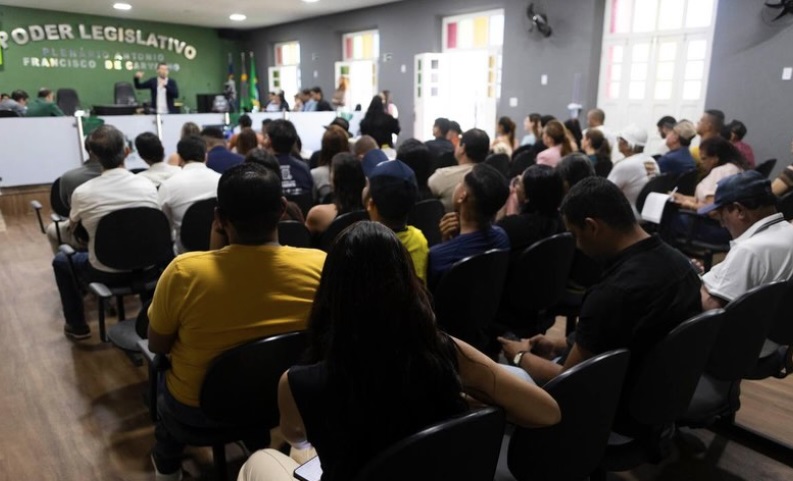 Cidadãos presentes na Audiência Pública sobre a LDO 2027